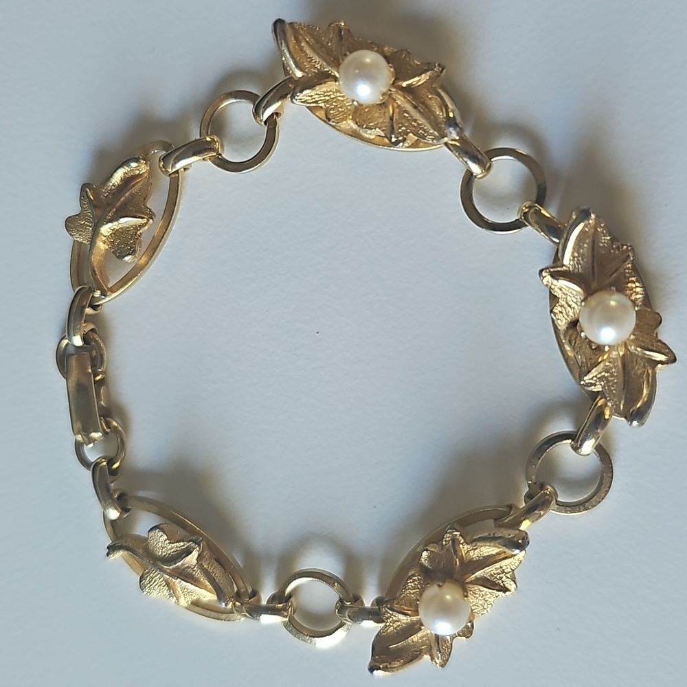 Vintage Gold-Tone Link Bracelet With Faux Pearls And Leaf Motiv 85$